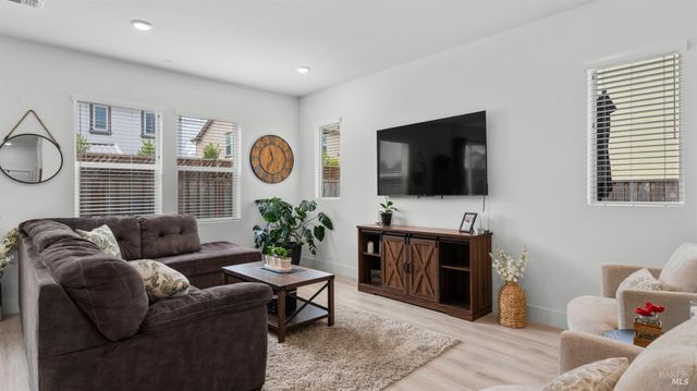 6083 Oak Leaf Pl, Rohnert Park, CA 94928