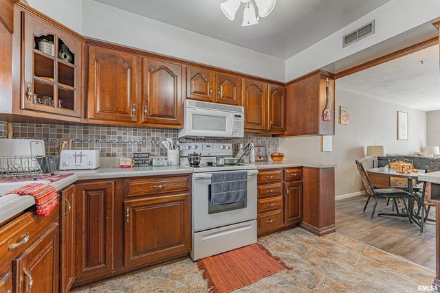 420 Brentwood Rd Unit 105, Morton, IL 61550