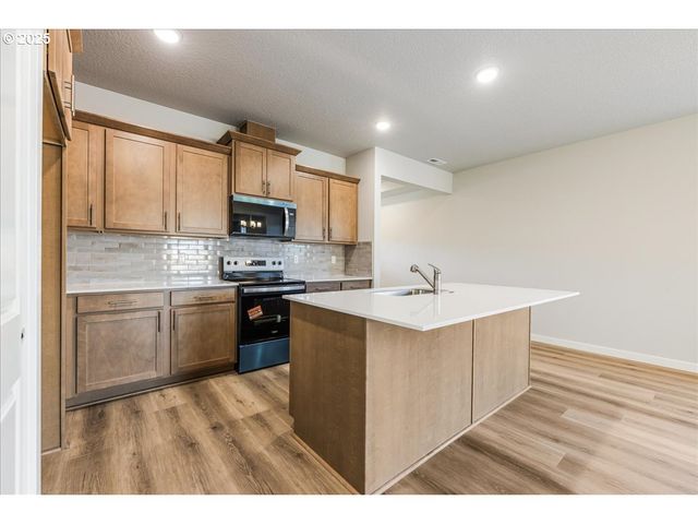 822 E Wilson St, Carlton, OR 97111