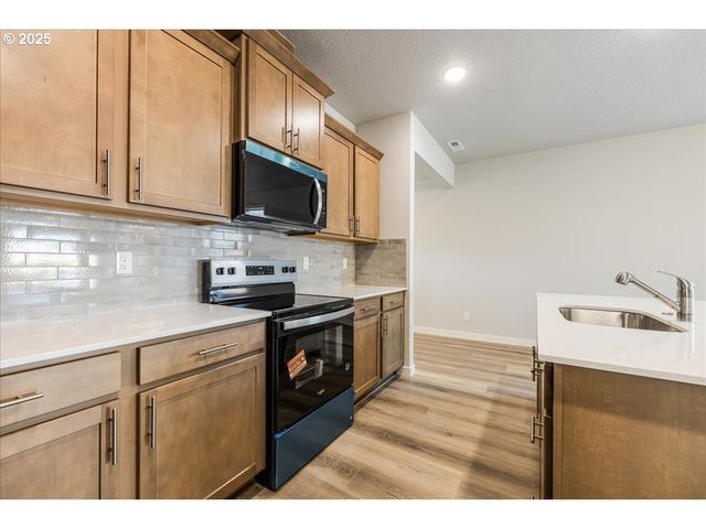 822 E Wilson St, Carlton, OR 97111