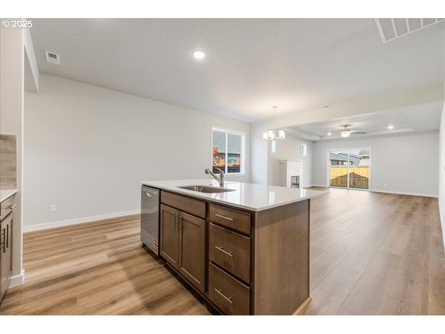 822 E Wilson St, Carlton, OR 97111