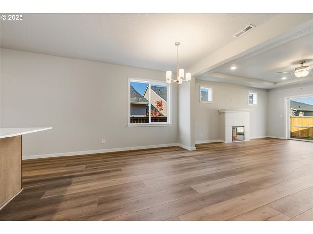 822 E Wilson St, Carlton, OR 97111