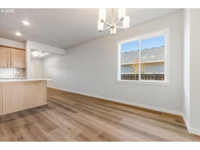 822 E Wilson St, Carlton, OR 97111