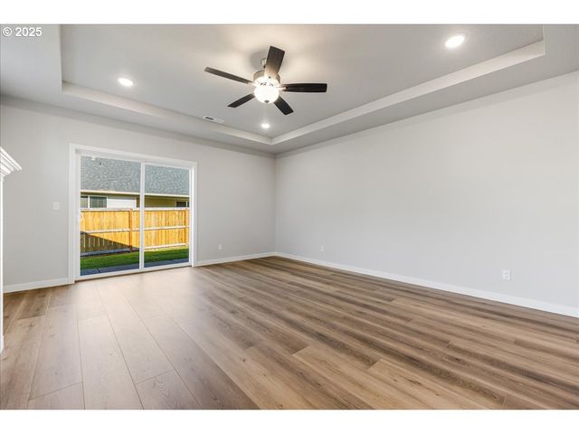 822 E Wilson St, Carlton, OR 97111