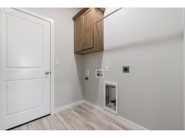 822 E Wilson St, Carlton, OR 97111