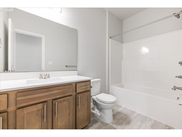 822 E Wilson St, Carlton, OR 97111