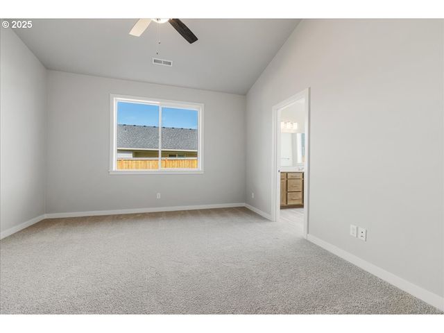 822 E Wilson St, Carlton, OR 97111