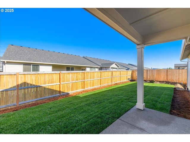 822 E Wilson St, Carlton, OR 97111