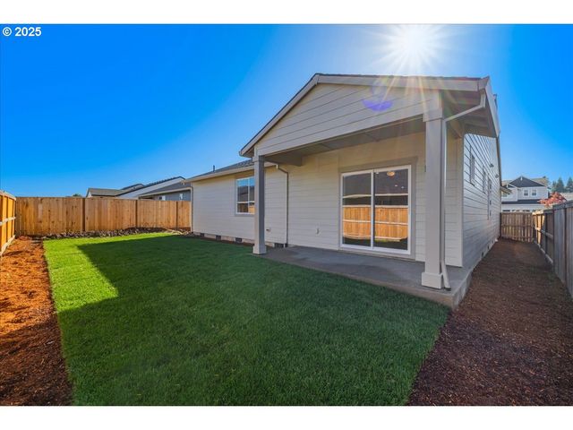 822 E Wilson St, Carlton, OR 97111