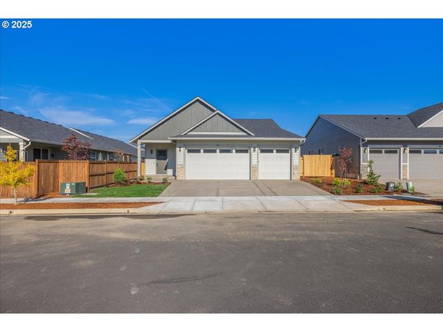 822 E Wilson St, Carlton, OR 97111