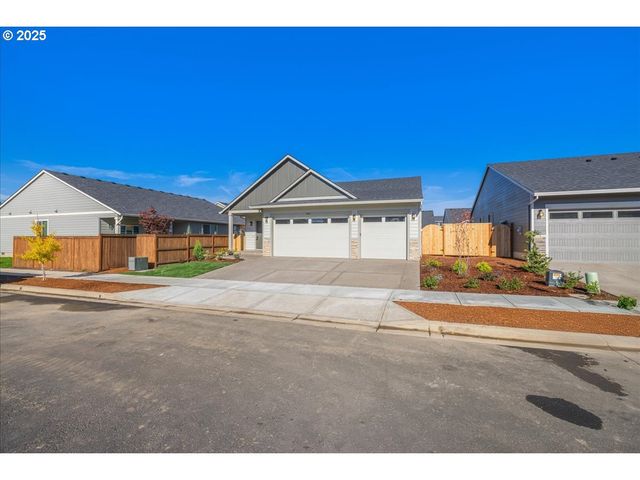 822 E Wilson St, Carlton, OR 97111