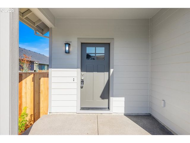 822 E Wilson St, Carlton, OR 97111