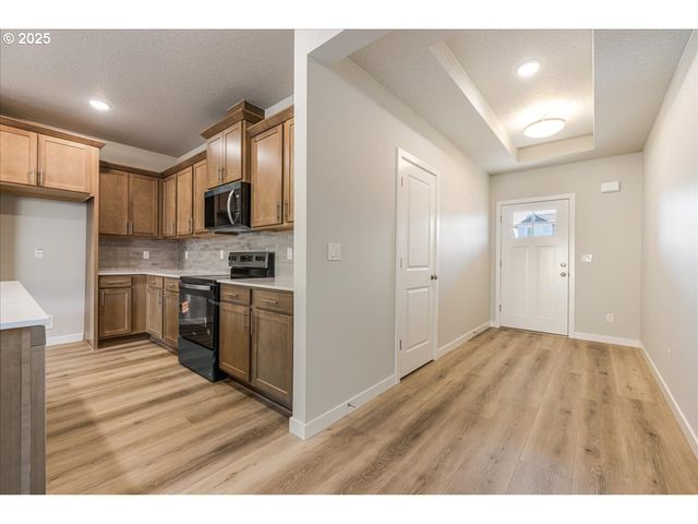 822 E Wilson St, Carlton, OR 97111