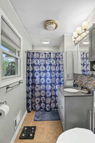 165 East Avenue, Grass Lake Vlg, MI 49240