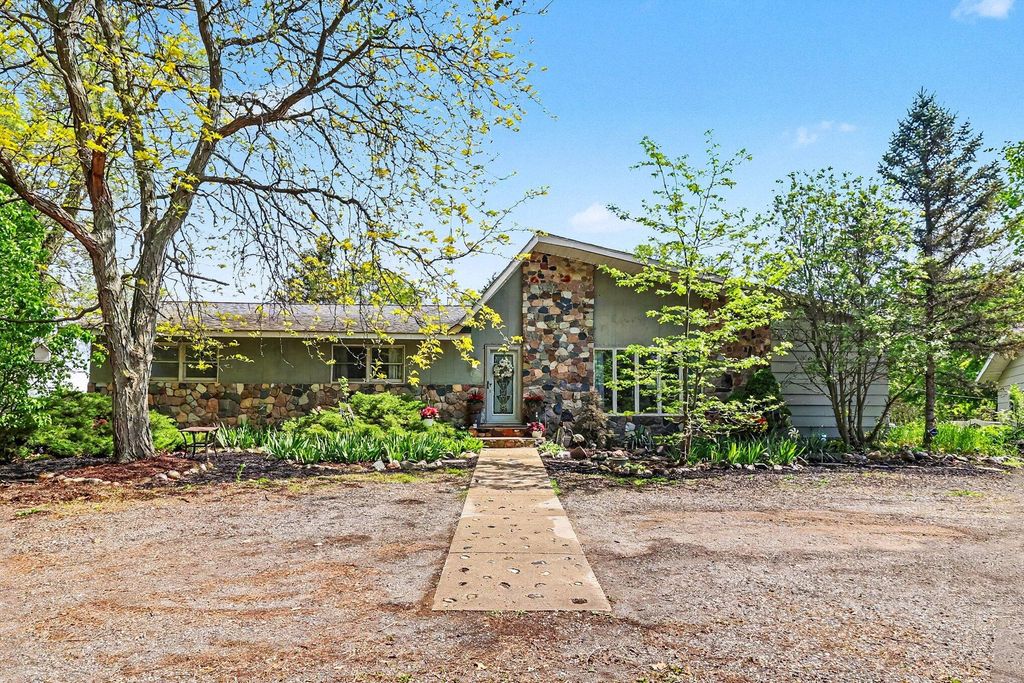 165 East Avenue, Grass Lake Vlg, MI 49240