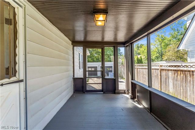 3326 E Scarborough Road, Cleveland Heights, OH 44118