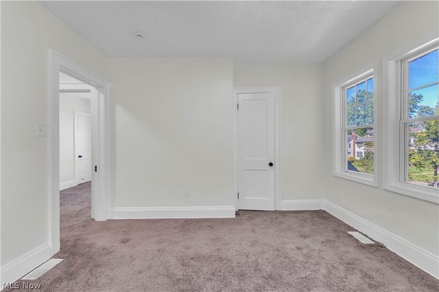 3326 E Scarborough Road, Cleveland Heights, OH 44118