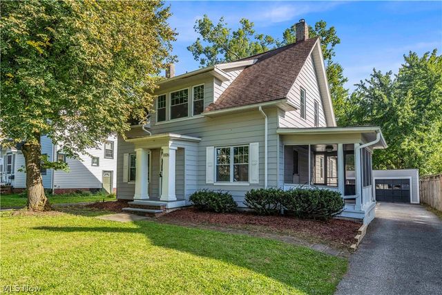 3326 E Scarborough Road, Cleveland Heights, OH 44118