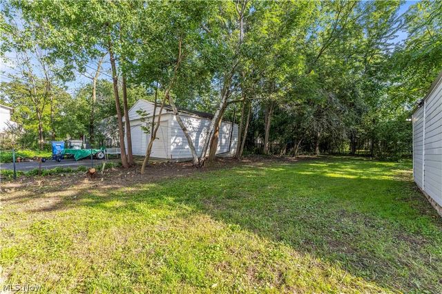 3326 E Scarborough Road, Cleveland Heights, OH 44118