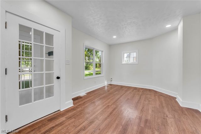 3326 E Scarborough Road, Cleveland Heights, OH 44118