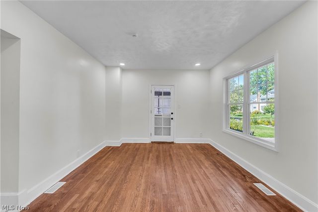 3326 E Scarborough Road, Cleveland Heights, OH 44118