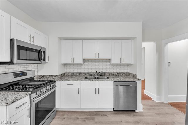 3326 E Scarborough Road, Cleveland Heights, OH 44118