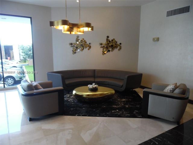 20515 E Country Club Dr 246, Aventura, FL 33180