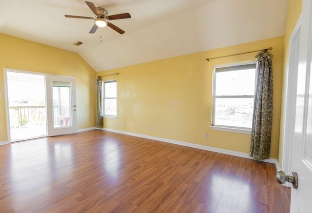 1003 Commodore Drive, Galveston, TX 77554