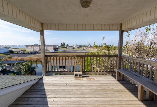 1003 Commodore Drive, Galveston, TX 77554