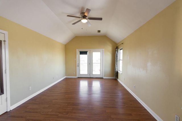 1003 Commodore Drive, Galveston, TX 77554