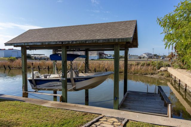 1003 Commodore Drive, Galveston, TX 77554