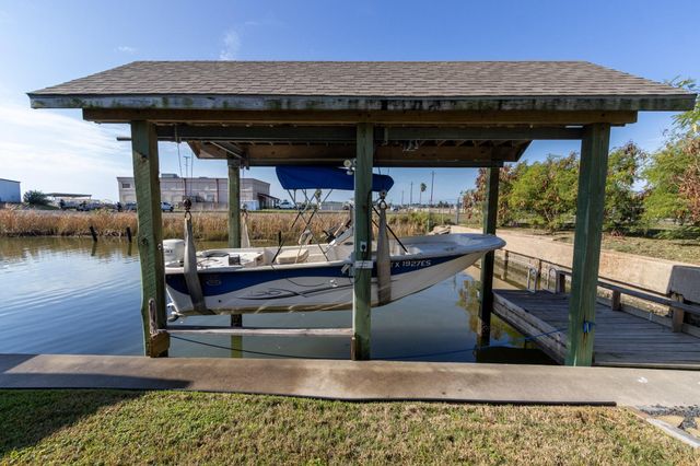 1003 Commodore Drive, Galveston, TX 77554