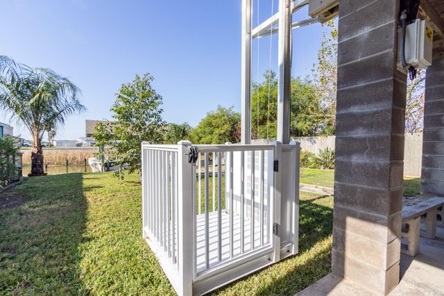 1003 Commodore Drive, Galveston, TX 77554