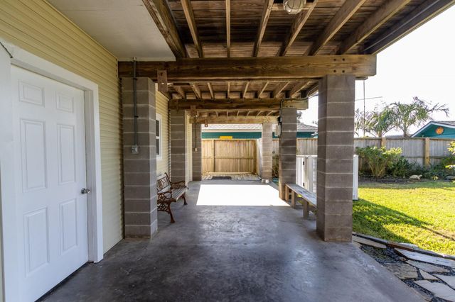 1003 Commodore Drive, Galveston, TX 77554