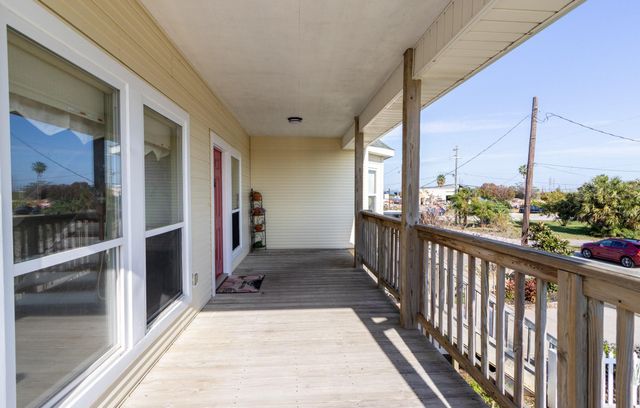 1003 Commodore Drive, Galveston, TX 77554