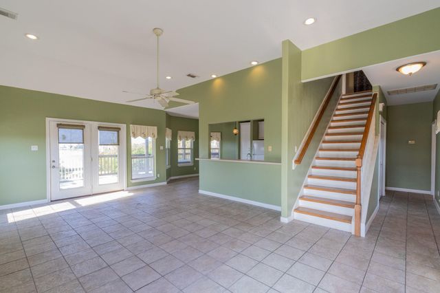 1003 Commodore Drive, Galveston, TX 77554