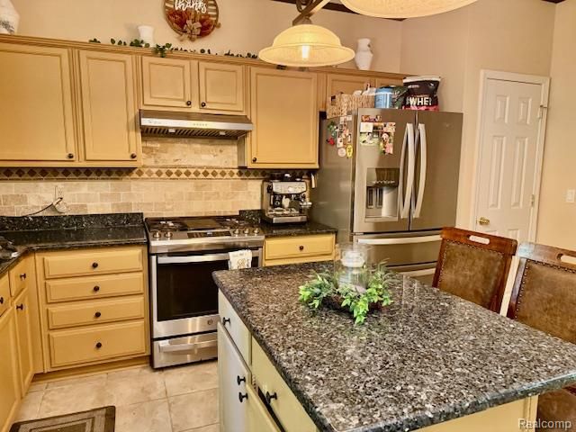 419 Otter Run Road, Holly, MI 48442