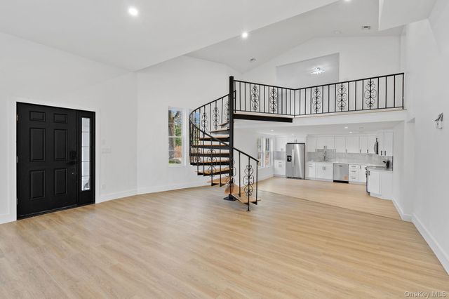 39 Overland Drive, Wallkill, NY 12589