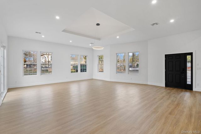 39 Overland Drive, Wallkill, NY 12589