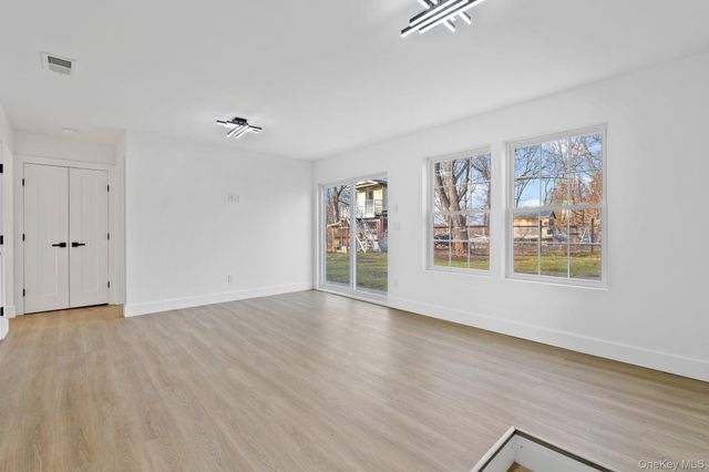 39 Overland Drive, Wallkill, NY 12589