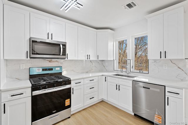 39 Overland Drive, Wallkill, NY 12589