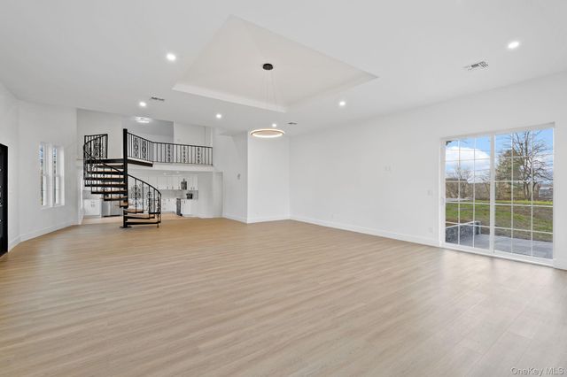 39 Overland Drive, Wallkill, NY 12589