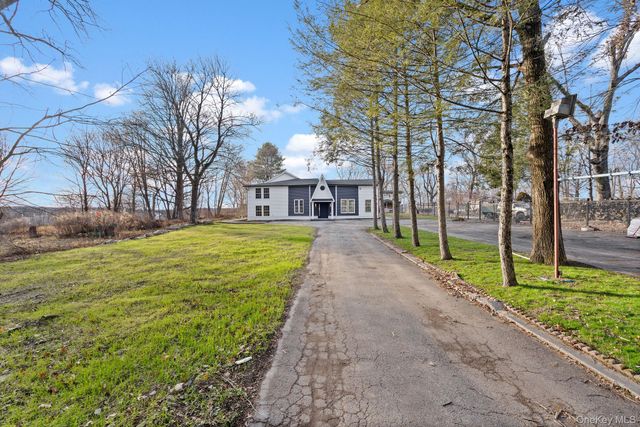 39 Overland Drive, Wallkill, NY 12589