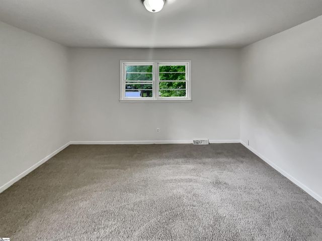 132 Trent Drive, Taylors, SC 29687