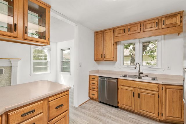 202 S 7th Avenue, Winterset, IA 50273