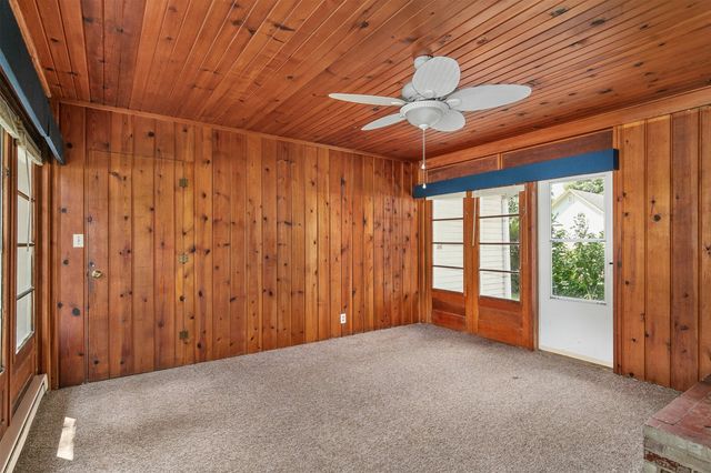 202 S 7th Avenue, Winterset, IA 50273