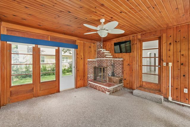 202 S 7th Avenue, Winterset, IA 50273