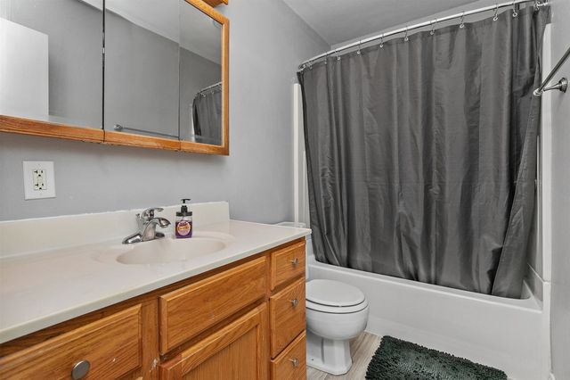 202 S 7th Avenue, Winterset, IA 50273
