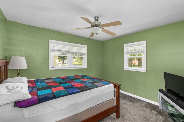 202 S 7th Avenue, Winterset, IA 50273