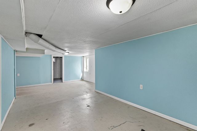 202 S 7th Avenue, Winterset, IA 50273